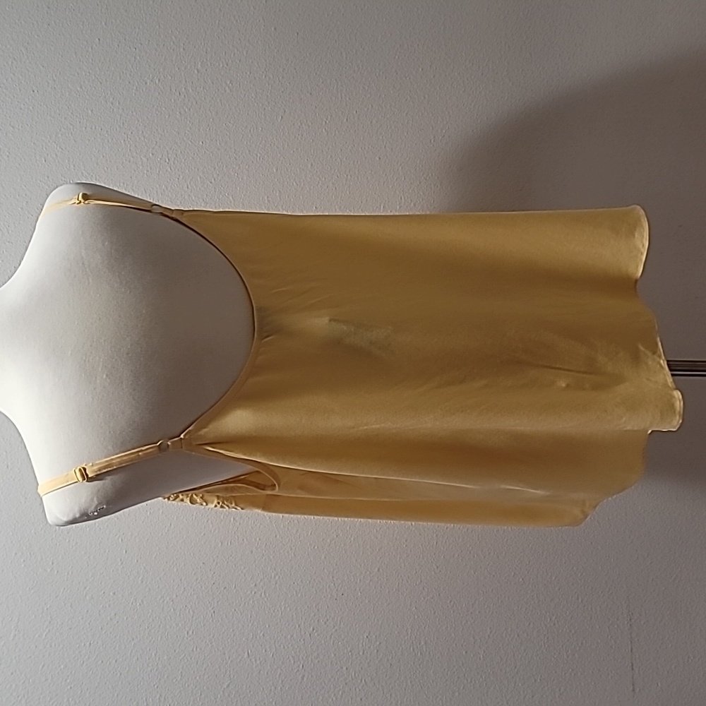 TORRID YELLOW TANK TOP EMBROIDERED EYELET CAMISOLE SLEEVELESS V NECK BLOUSE 1X - Picture 2 of 12